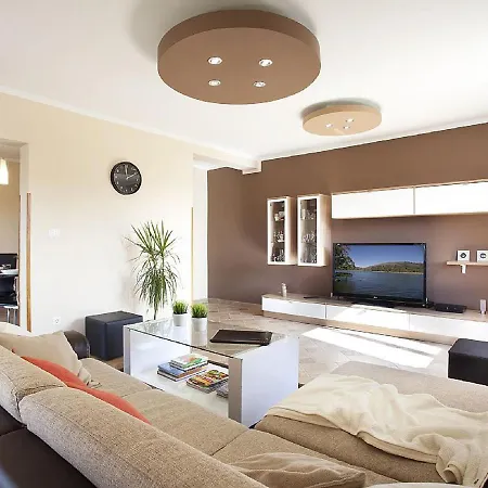 House Licul, 3-bedroom House With Pool And Garden Near Labin, Istrien Holiday home *