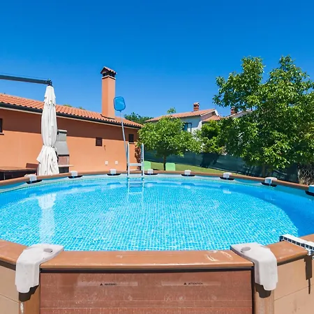 House Licul, 3-bedroom House With Pool And Garden Near Labin, Istrien Holiday home *