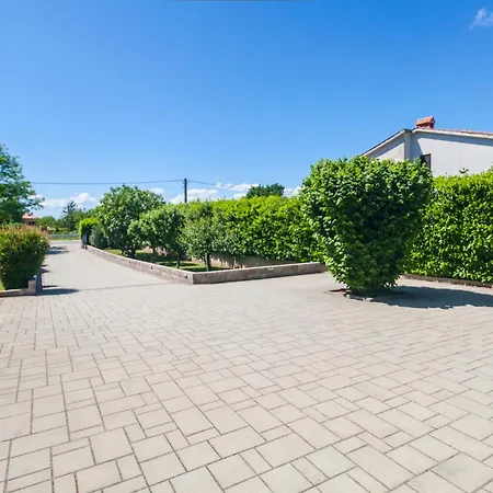 House Licul, 3-bedroom House With Pool And Garden Near Labin, Istrien Holiday home Labin (Istria)