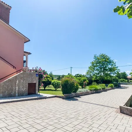 House Licul, 3-bedroom House With Pool And Garden Near Labin, Istrien Holiday home