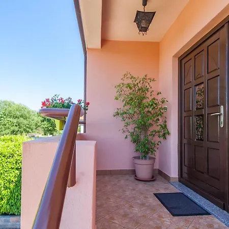 House Licul, 3-bedroom House With Pool And Garden Near Labin, Istrien Holiday home