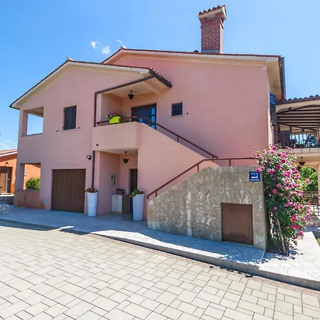 House Licul, 3-bedroom House With Pool And Garden Near Labin, Istrien