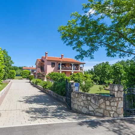 House Licul, 3-bedroom House With Pool And Garden Near Labin, Istrien Holiday home *